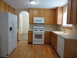 1482 Sunflower Dr in Dekalb, IL - Foto de edificio - Building Photo