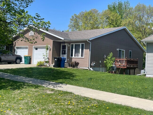 3323 7th St NW in Rochester, MN - Building Photo - Building Photo