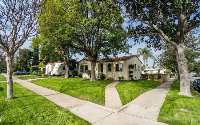 329 E Adams Ave in Alhambra, CA - Building Photo - Building Photo