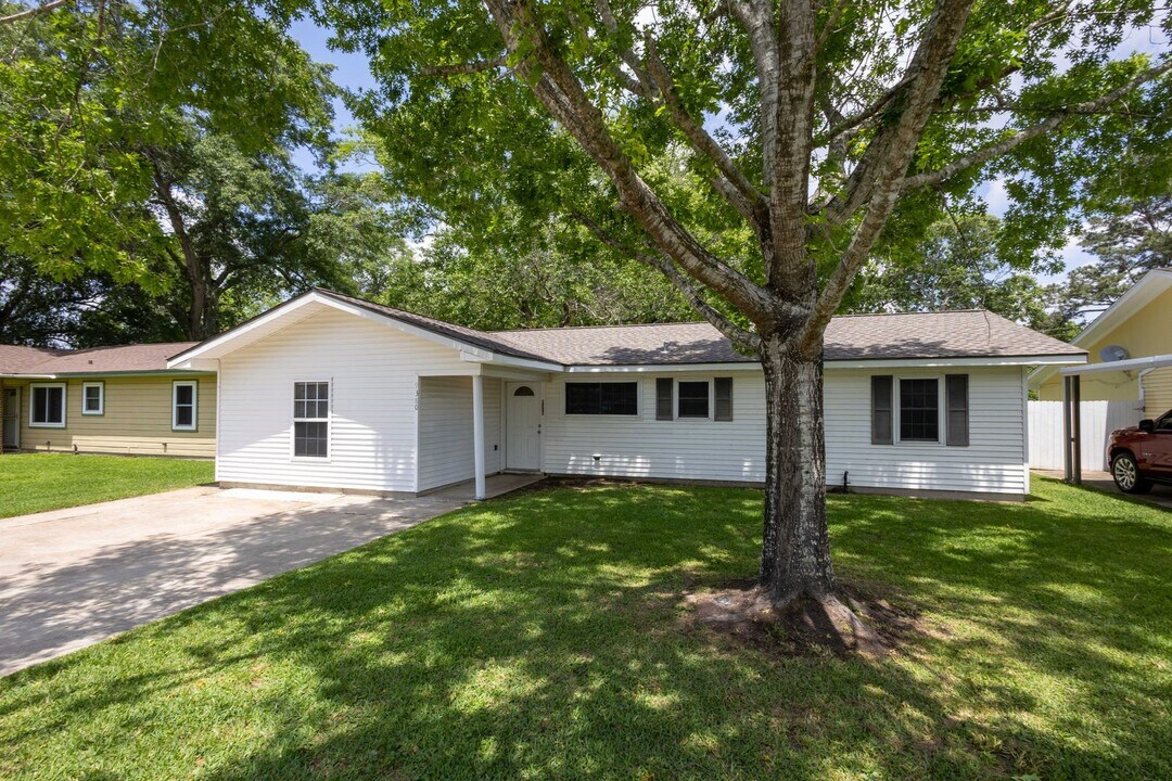 9380 Broun St in Beaumont, TX - Building Photo