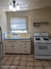 2065 Eagle Ave in Alameda, CA - Building Photo - Building Photo
