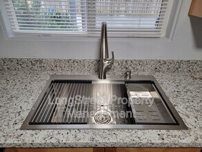 3141 N Shore Dr SE in Albany, OR - Building Photo - Building Photo