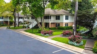 Memorial Creole Apartments