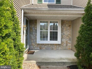 323 Sequoia Dr in Newtown, PA - Building Photo - Building Photo
