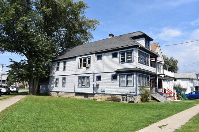 92 Trowbridge St, Unit 2 in Buffalo, NY - Foto de edificio - Building Photo