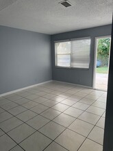 1176 W 32nd St in West Palm Beach, FL - Foto de edificio - Building Photo