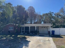 7235 Redbud Ct in New Port Richey, FL - Building Photo