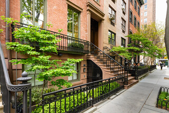 22 Gramercy Park S in New York, NY - Building Photo - Building Photo