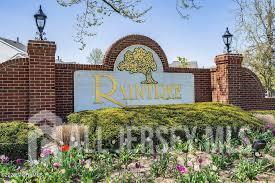 180 Tulip Ln in Freehold, NJ - Building Photo