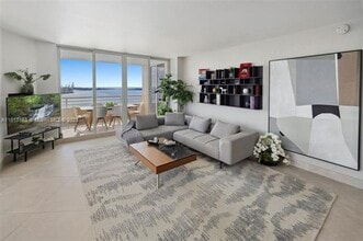 808 Brickell Key Dr in Miami, FL - Building Photo - Building Photo