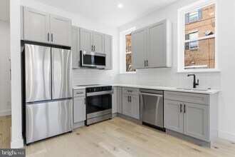 2724 E Somerset St in Philadelphia, PA - Building Photo - Building Photo