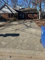 34 Forest Pl in Lawrenceville, GA - Building Photo