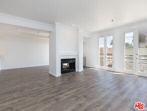 230 S Hamilton Dr in Beverly Hills, CA - Building Photo - Building Photo