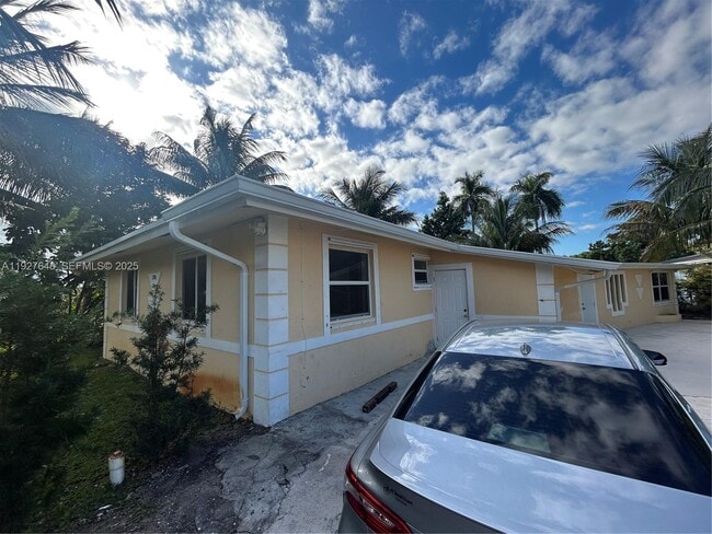 1501 Lauderdale Villa Dr in Fort Lauderdale, FL - Building Photo - Building Photo