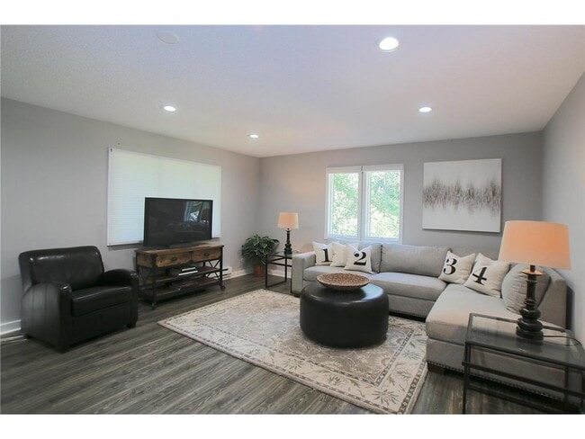 property at 2320 Jonquil Ln N