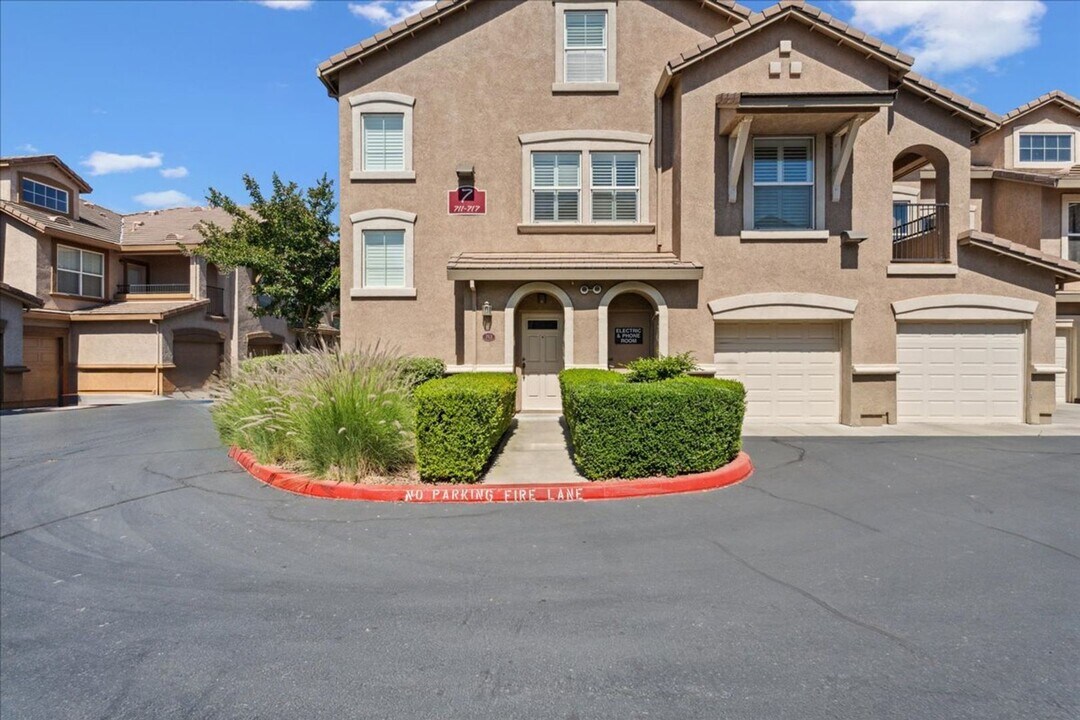 5350 Dunlay Dr in Sacramento, CA - Building Photo