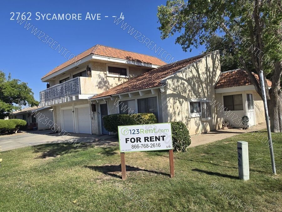 2762 Sycamore Ave in Rosamond, CA - Foto de edificio