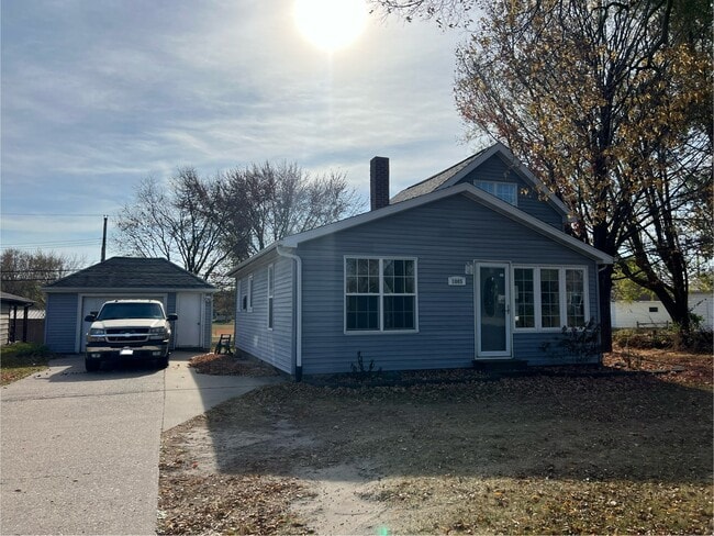 property at 1005 E Main St