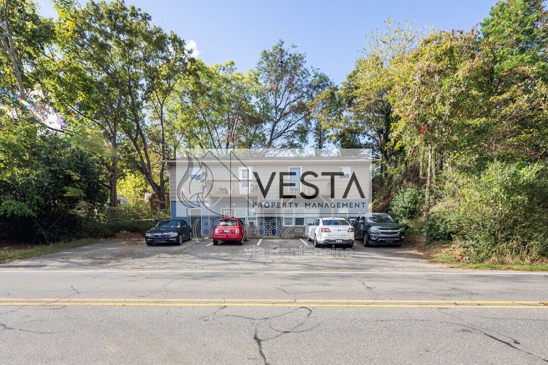 130 Reems Creek Rd in Weaverville, NC - Building Photo