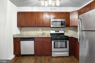 240 W Girard Ave in Philadelphia, PA - Building Photo - Building Photo