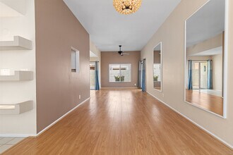 820 E Michelle Dr in Phoenix, AZ - Building Photo - Building Photo
