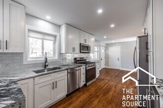 7225 E Prairie Rd in Lincolnwood, IL - Foto de edificio - Building Photo