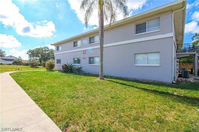 10101 Sandy Hollow Ln in Bonita Springs, FL - Building Photo - Building Photo