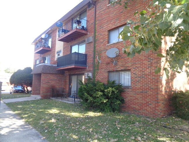 6338 W 99th Pl