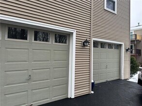 351 New London Ave in Warwick, RI - Building Photo - Building Photo