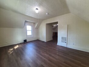 785 Colfax Ave-Unit -Unit 2 (Upper) in Benton Harbor, MI - Building Photo - Building Photo