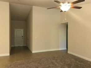 436 Cascade Way in Madera, CA - Building Photo - Building Photo