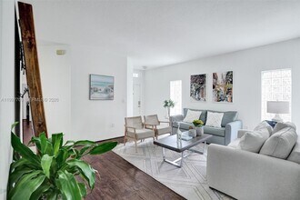 4102 Sapphire Terrace in Weston, FL - Building Photo - Building Photo