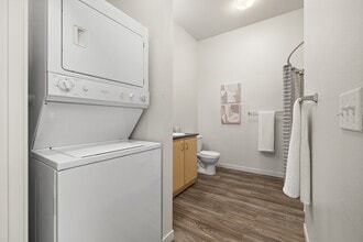 The Mezzo in Sacramento, CA - Foto de edificio - Building Photo