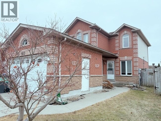 983 Peach Blossom Crescent in Windsor, ON - Building Photo - Building Photo