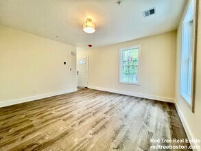 13 Dalby St, Unit 2 in Newton, MA - Building Photo - Building Photo