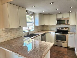 7809 Vienna Ln in Port Richey, FL - Building Photo - Building Photo