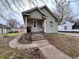 1126 Holt St in Muskegon, MI - Building Photo