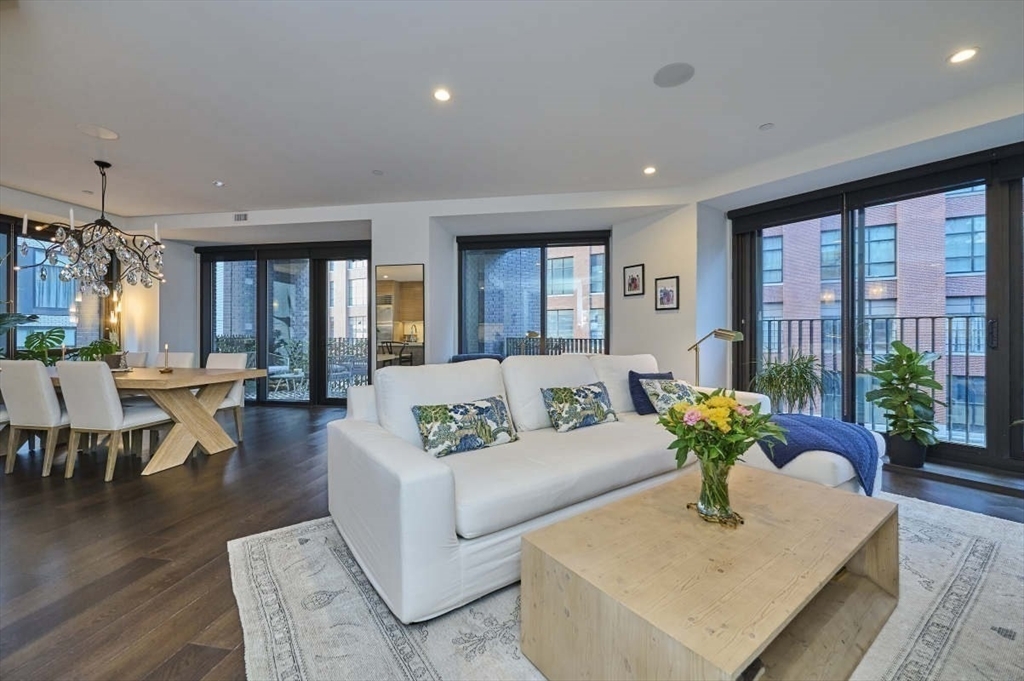 14 W Broadway, Unit 501 in Boston, MA - Building Photo
