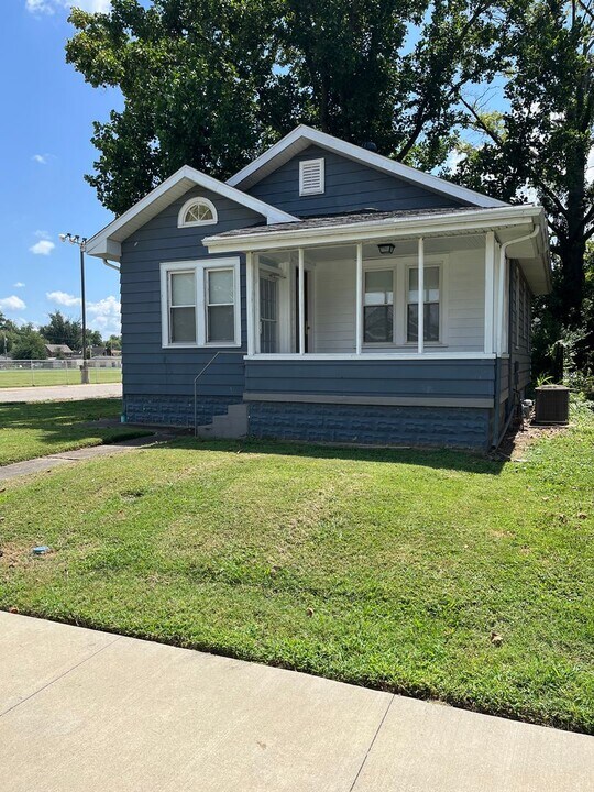 1425 E Walnut St in Evansville, IN - Building Photo