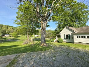 11414 Goose Creek Rd in Bristol, VA - Foto de edificio - Building Photo