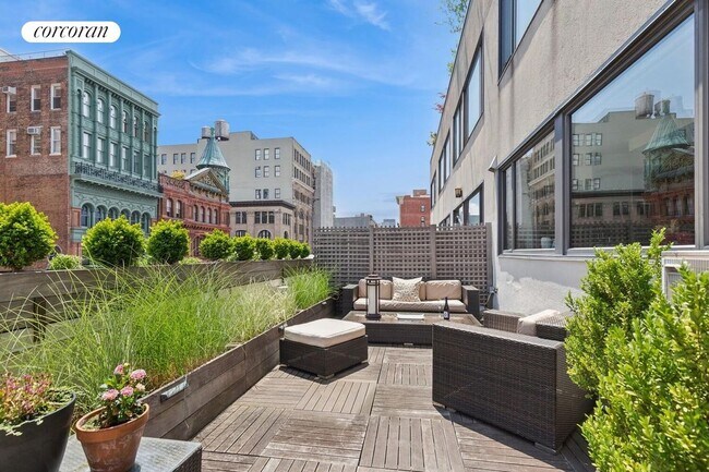 77 Bleecker St in New York, NY - Building Photo - Building Photo
