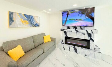 2025 NW 12th Ave in Fort Lauderdale, FL - Building Photo - Building Photo