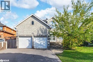 66 Carley Crescent in Barrie, ON - Building Photo