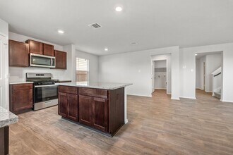 6623 Whisper Pond in San Antonio, TX - Building Photo - Building Photo