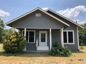 4839 Gander Slough Rd in Kingsbury, TX - Building Photo