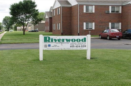 Riverwood Apartments in Vermillion, SD - Building Photo