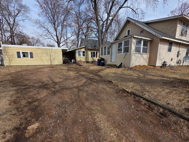 1704 9th St in Eau Claire, WI - Building Photo - Building Photo