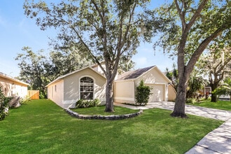 2518 Clareside Dr in Valrico, FL - Foto de edificio - Building Photo