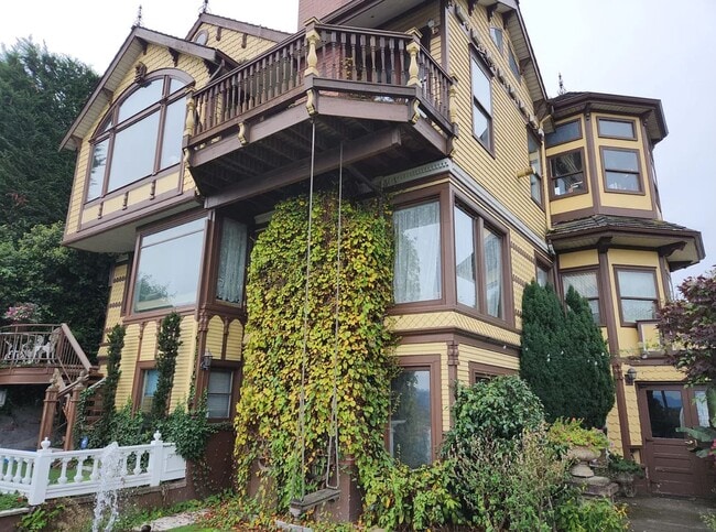 property at 2562 5th Ave N