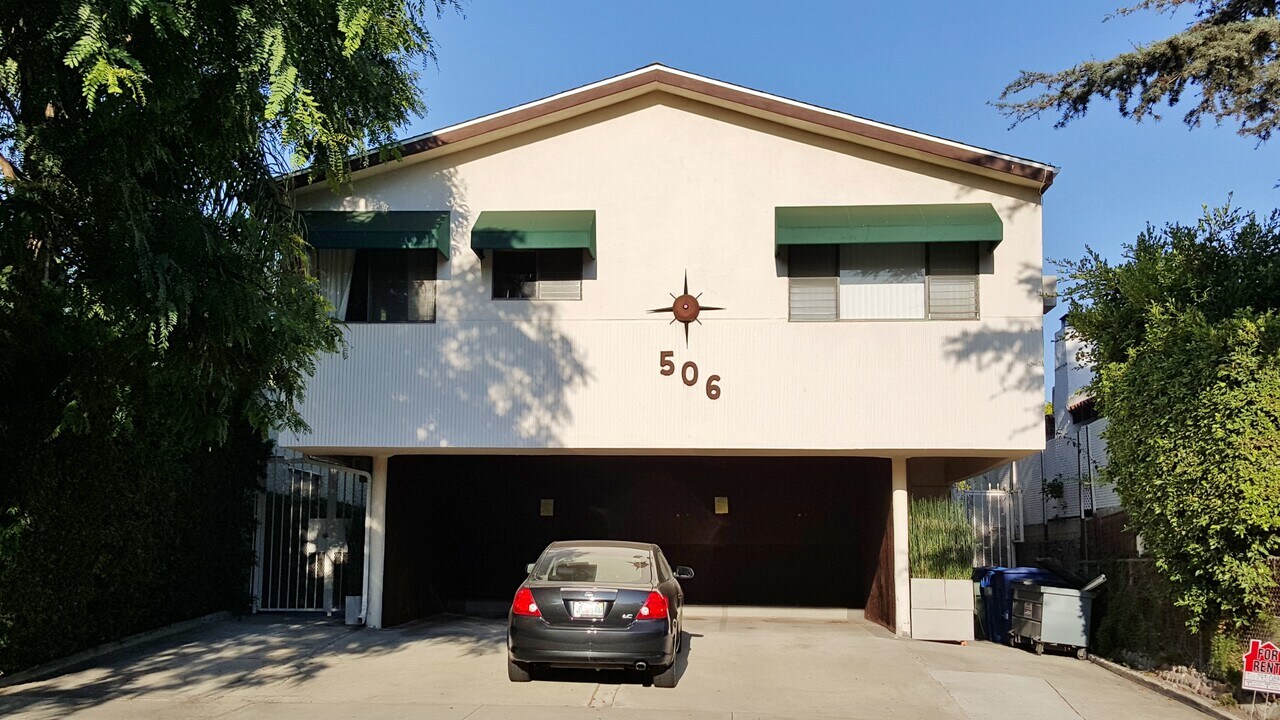 506 Flores St in West Hollywood, CA - Building Photo